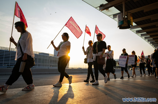 加拿大航空公司的空乘东说念主员过甚因循者正在举行歇工